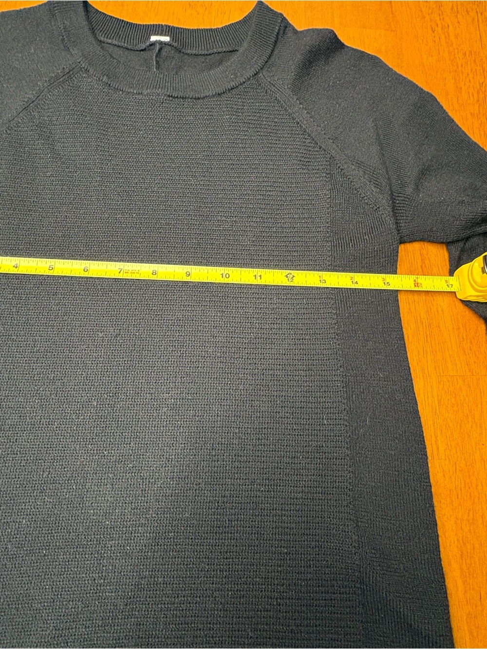 Lululemon Women’s Black 100% Merino Wool Long Sleeve Crew Neck Thumbhole Size M - Picture 4 of 7